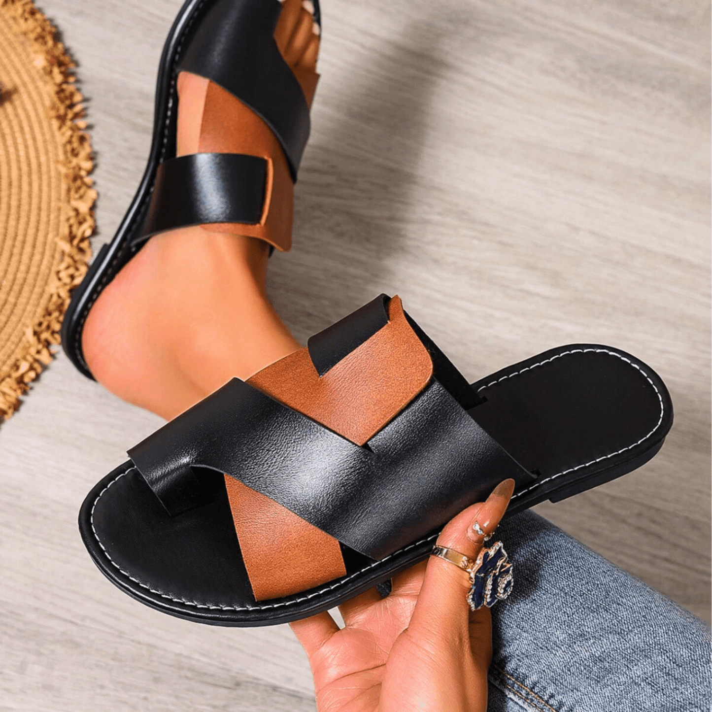 EVELINE LEATHER SLIDES