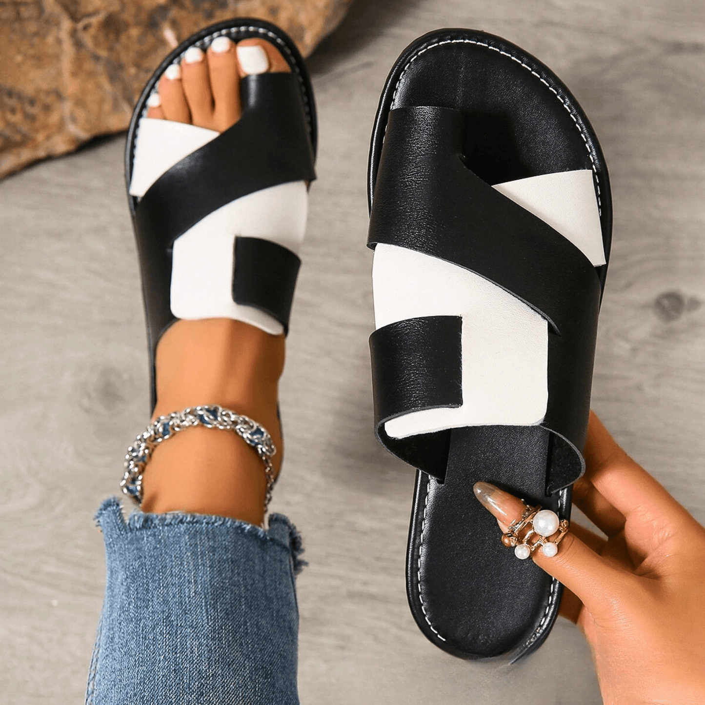 EVELINE LEATHER SLIDES
